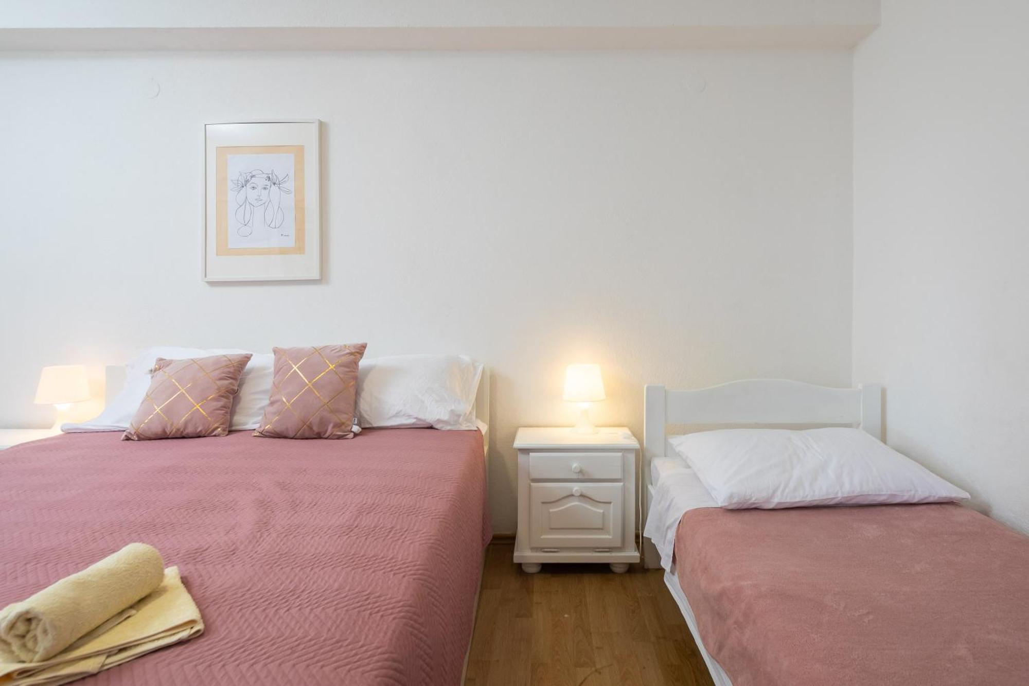Apartment Roza *