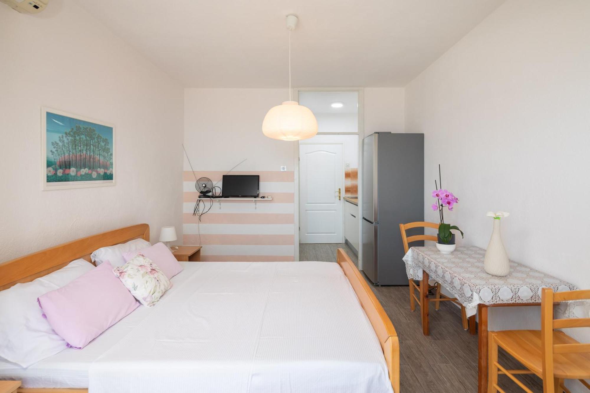 Apartment Roza *