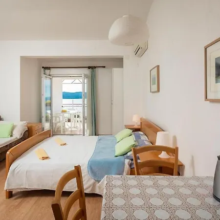 Apartments Roza Omis Exterior photo