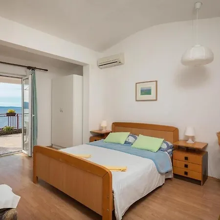 Apartments Roza Omis Exterior photo
