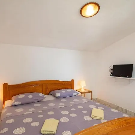 Apartments Roza Omis Exterior photo