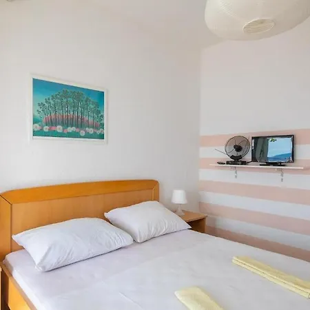 Apartments Roza Omis Exterior photo