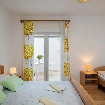 Apartments Roza Omis Exterior photo