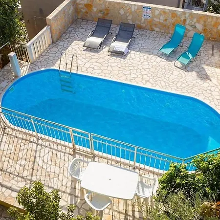 Apartments Roza Omis Exterior photo