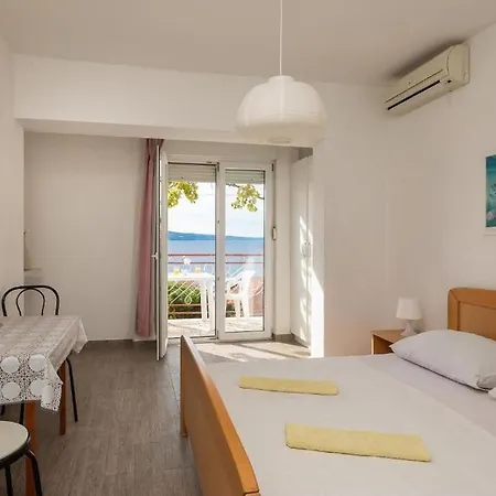 Apartments Roza Omis Exterior photo