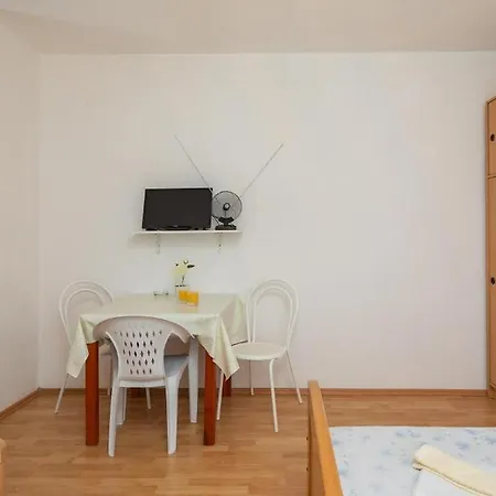 Apartments Roza Omis Exterior photo