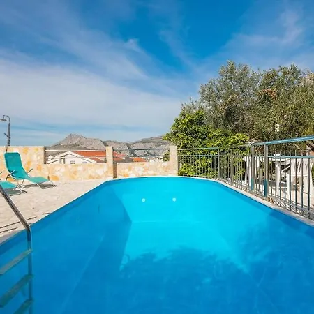 Apartments Roza Omis Exterior photo
