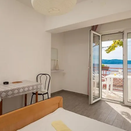 Apartments Roza Omis Exterior photo