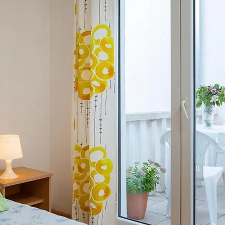 Apartments Roza Omis Exterior photo