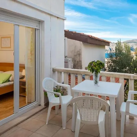 Apartments Roza Omis Exterior photo