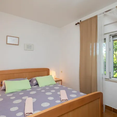 Apartments Roza Omis Exterior photo