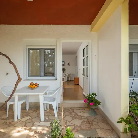Apartments Roza Omis Exterior photo