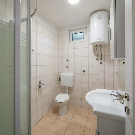 Apartments Roza Omis Exterior photo