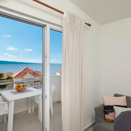 Apartments Roza Omis Exterior photo