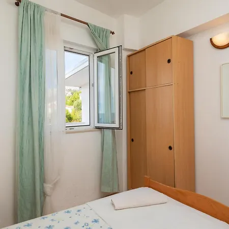Apartments Roza Omis Exterior photo
