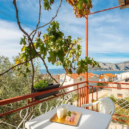 Apartments Roza Omis Exterior photo