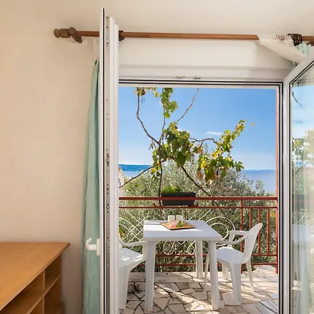 Apartments Roza Omis Exterior photo