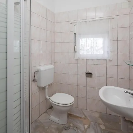 Apartments Roza Omis Exterior photo