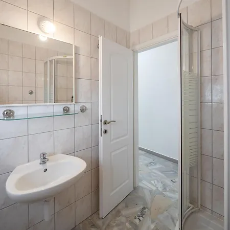 Apartments Roza Omis Exterior photo