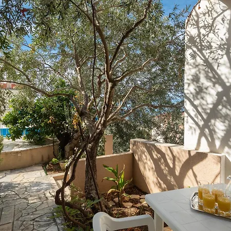 Apartments Roza Omis Exterior photo