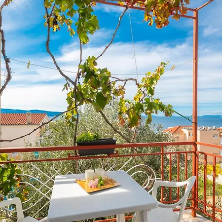 Apartments Roza Omis Exterior photo