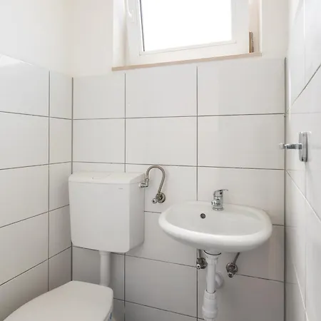 Apartments Roza Omis Exterior photo