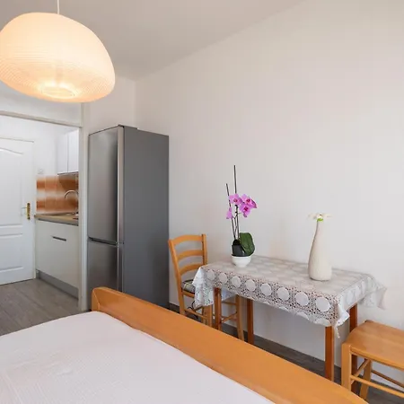 Apartments Roza Omis Exterior photo