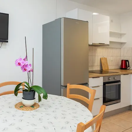 Apartments Roza Omis Exterior photo