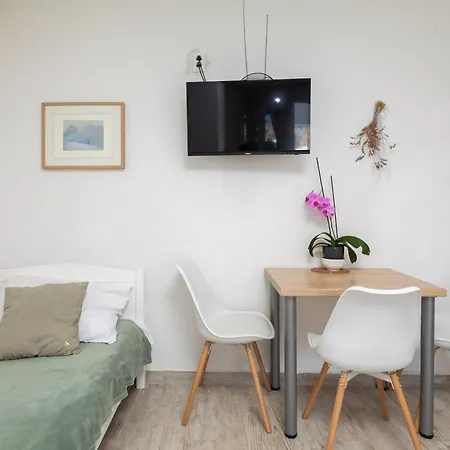 Apartments Roza Omis Exterior photo