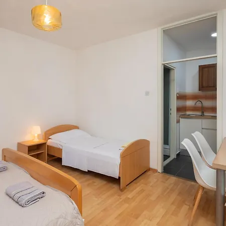 Apartments Roza Omis Exterior photo