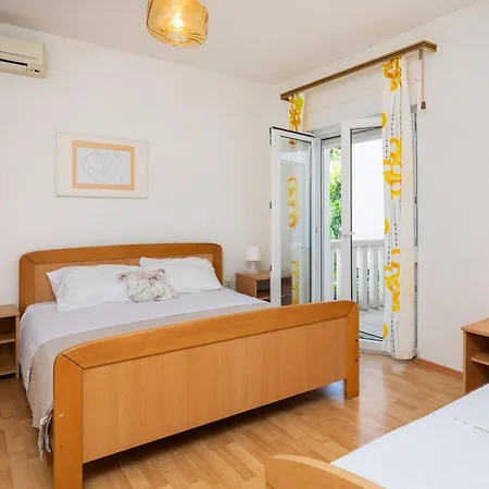 Apartments Roza Omis Exterior photo