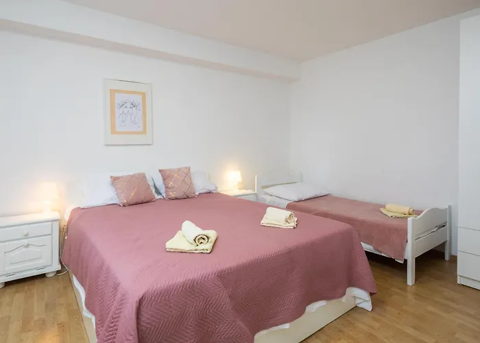 Apartments Roza