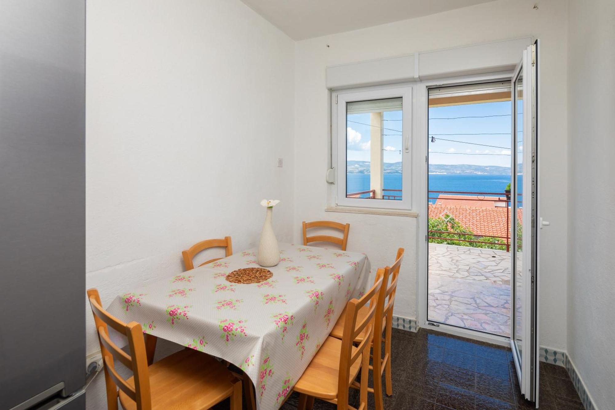 Apartment Roza *